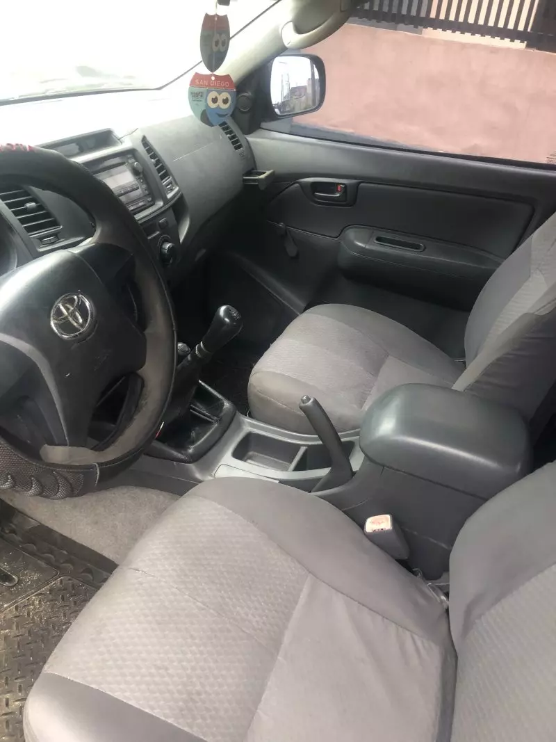 Toyota Hilux   - 2013