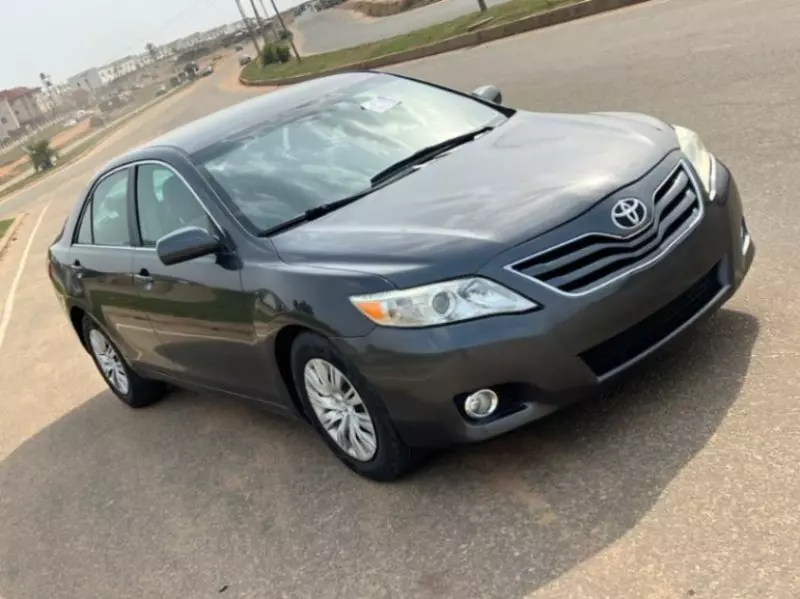 Toyota camry   - 2011