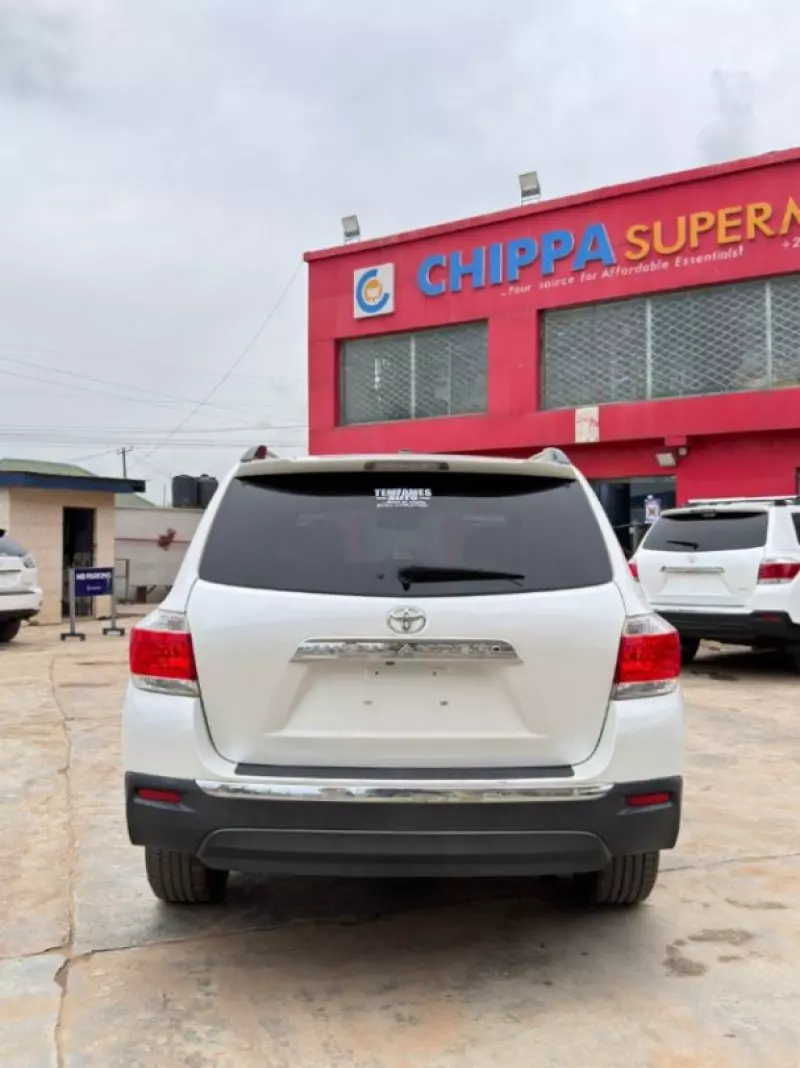 Toyota Highlander   - 2012