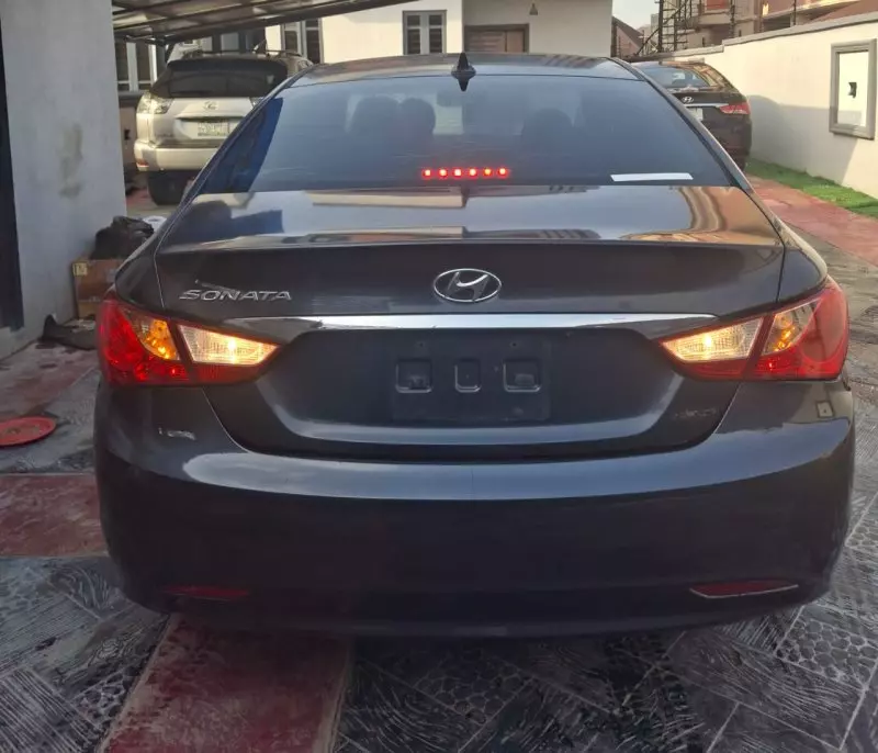 Hyundai Sonata   - 2011