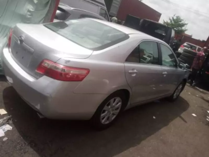Toyota Camry   - 2009