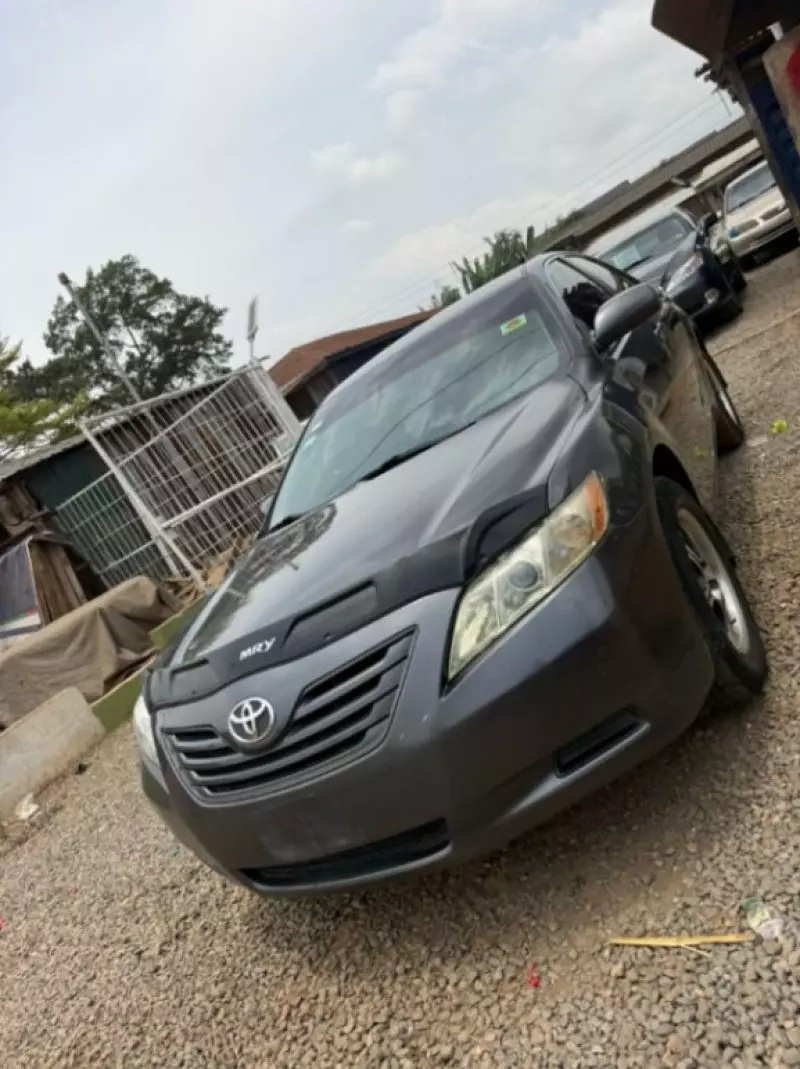 Toyota Camry   - 2009