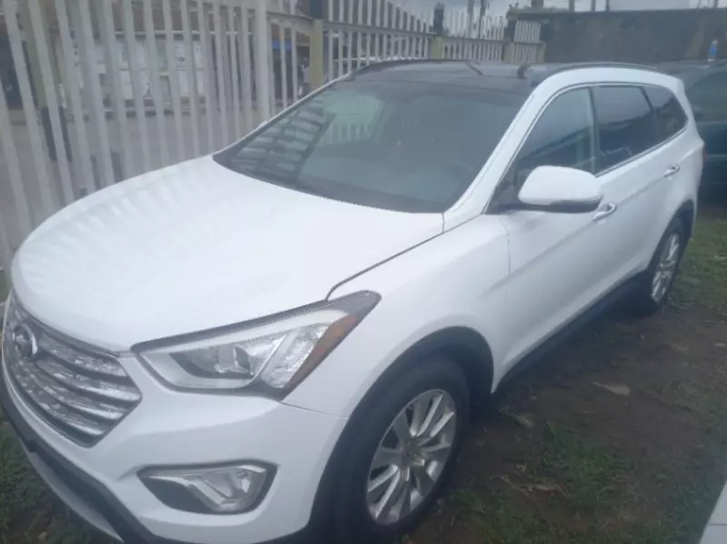 Hyundai Santa Fe   - 2015