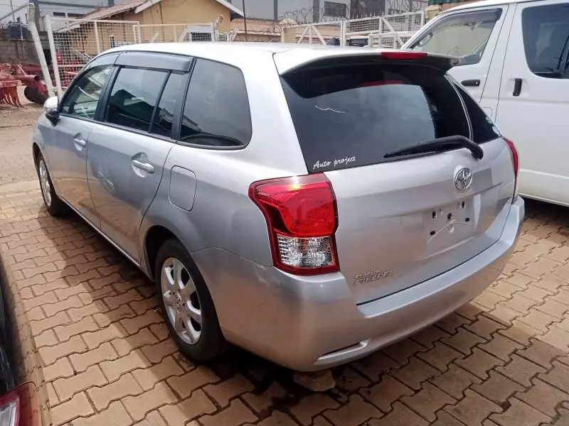 Toyota Fielder    - 2012