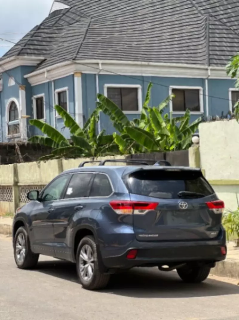Toyota Highlander   - 2015