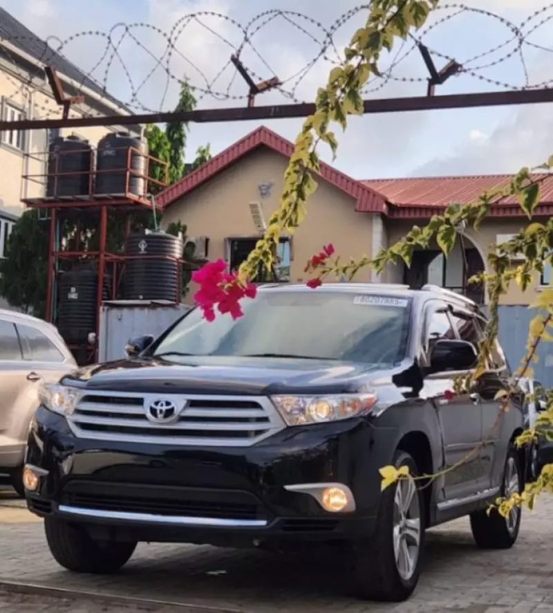 Toyota Highlander   - 2013