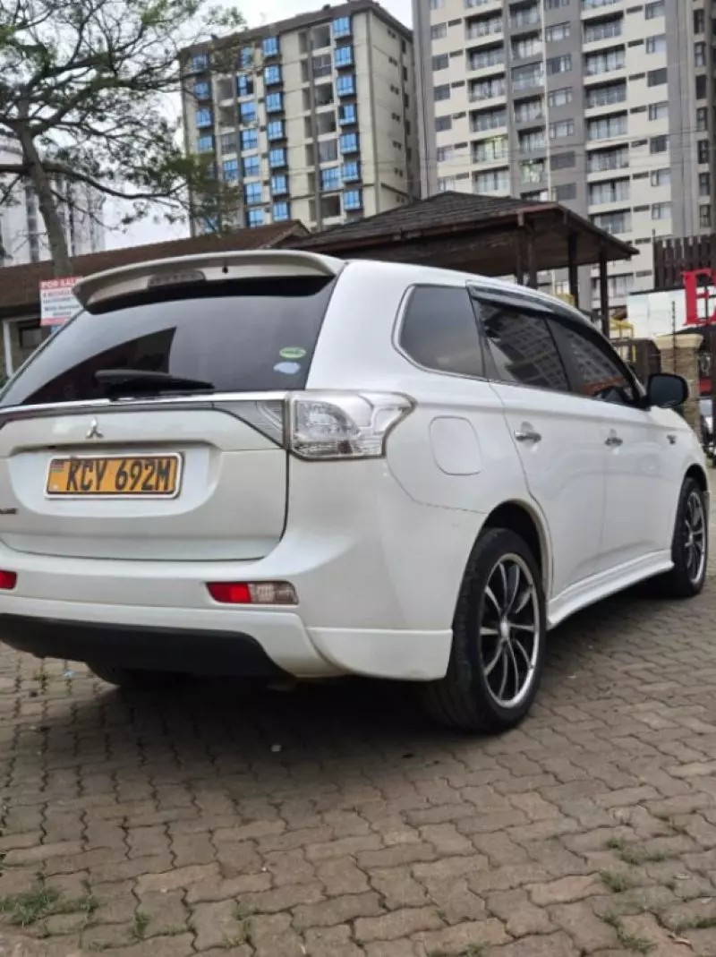 Mitsubishi OUTLANDER   - 2012