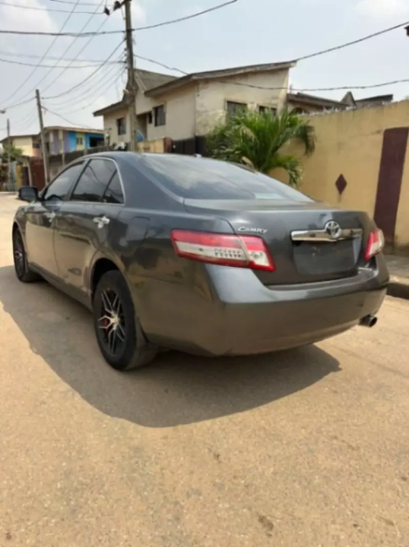Toyota Camry   - 2010
