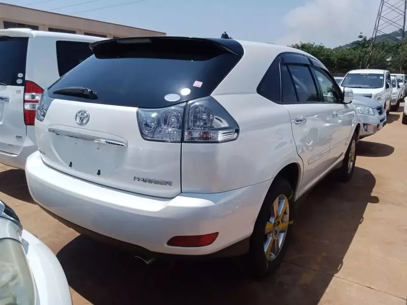 Toyota Harrier   - 2011