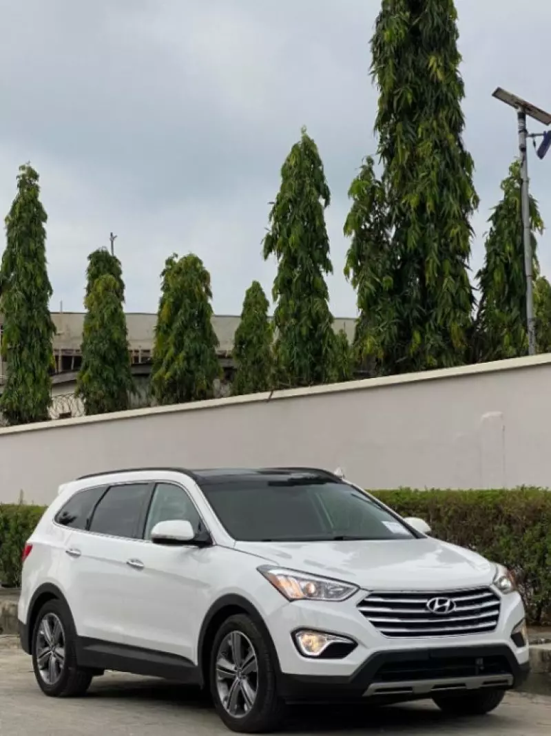 Hyundai Santa Fe   - 2014