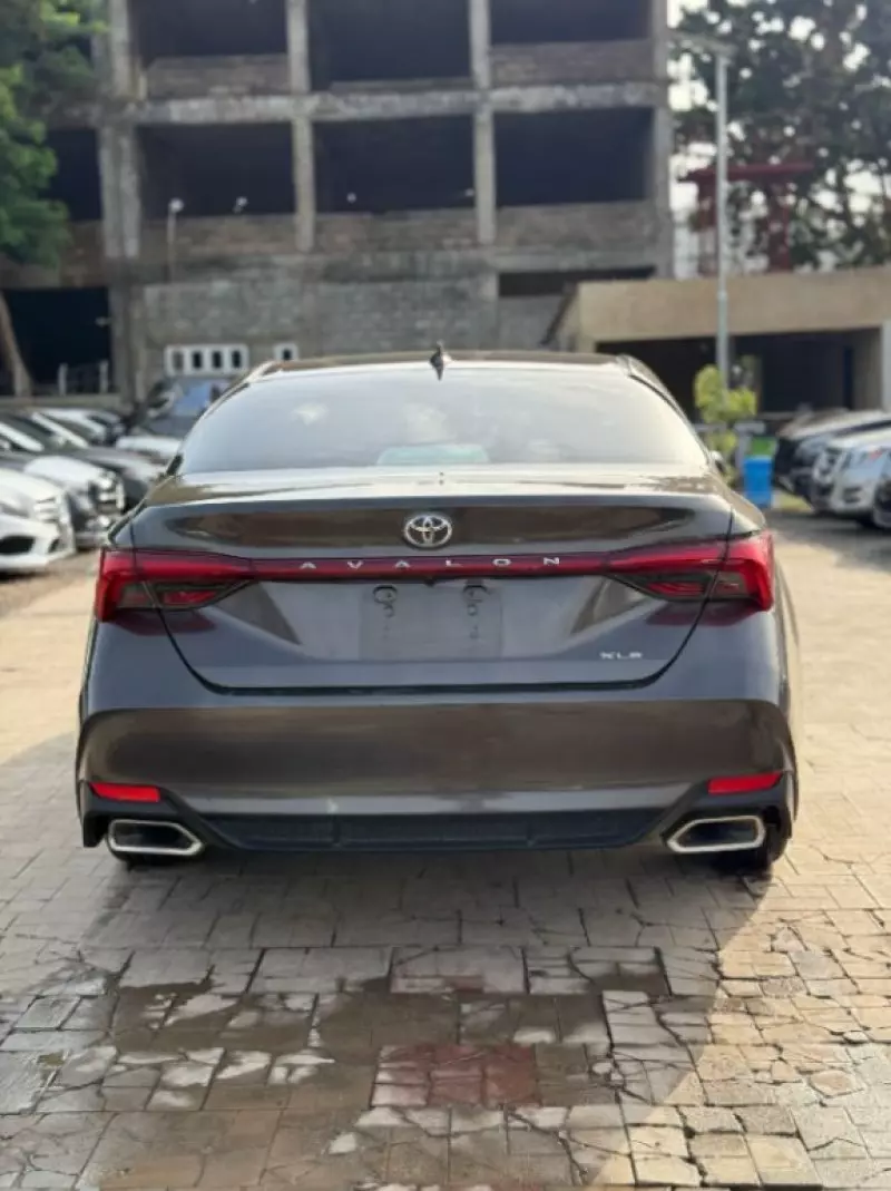 Toyota Avalon   - 2019