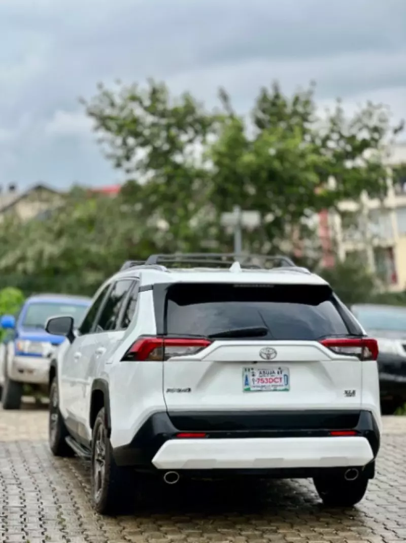 Toyota RAV 4   - 2019