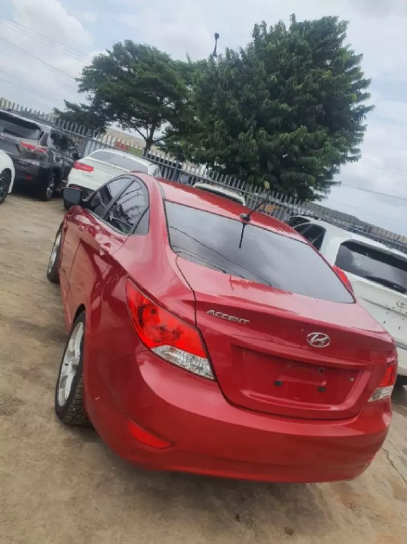 Hyundai Accent   - 2013