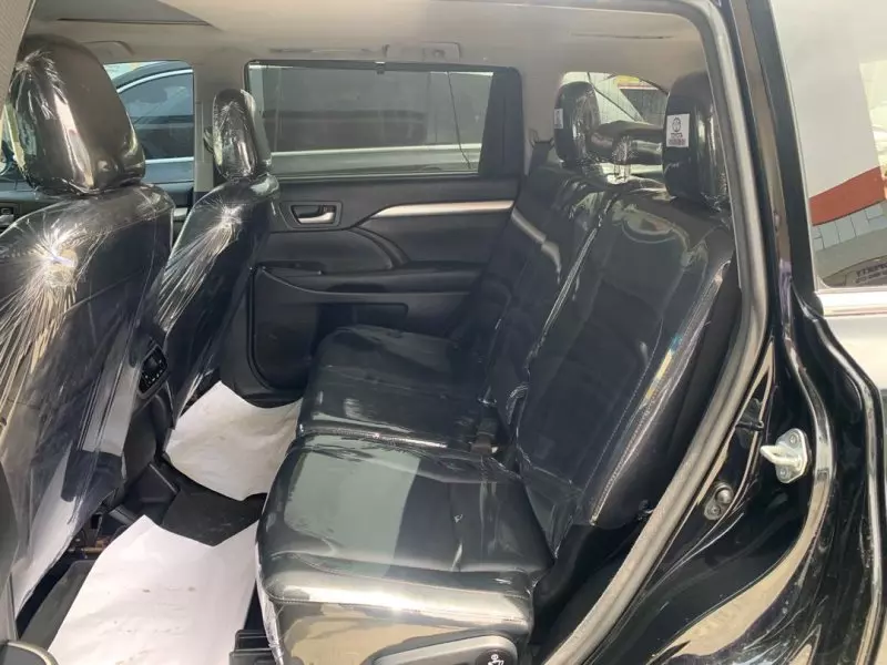 Toyota Highlander   - 2016