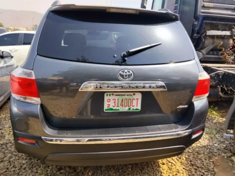 Toyota Highlander   - 2012