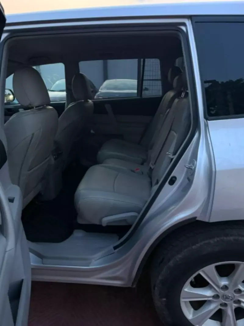 Toyota Highlander   - 2013