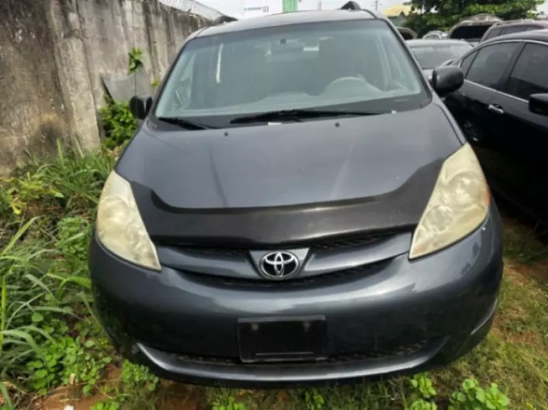 Toyota Sienna - 2009