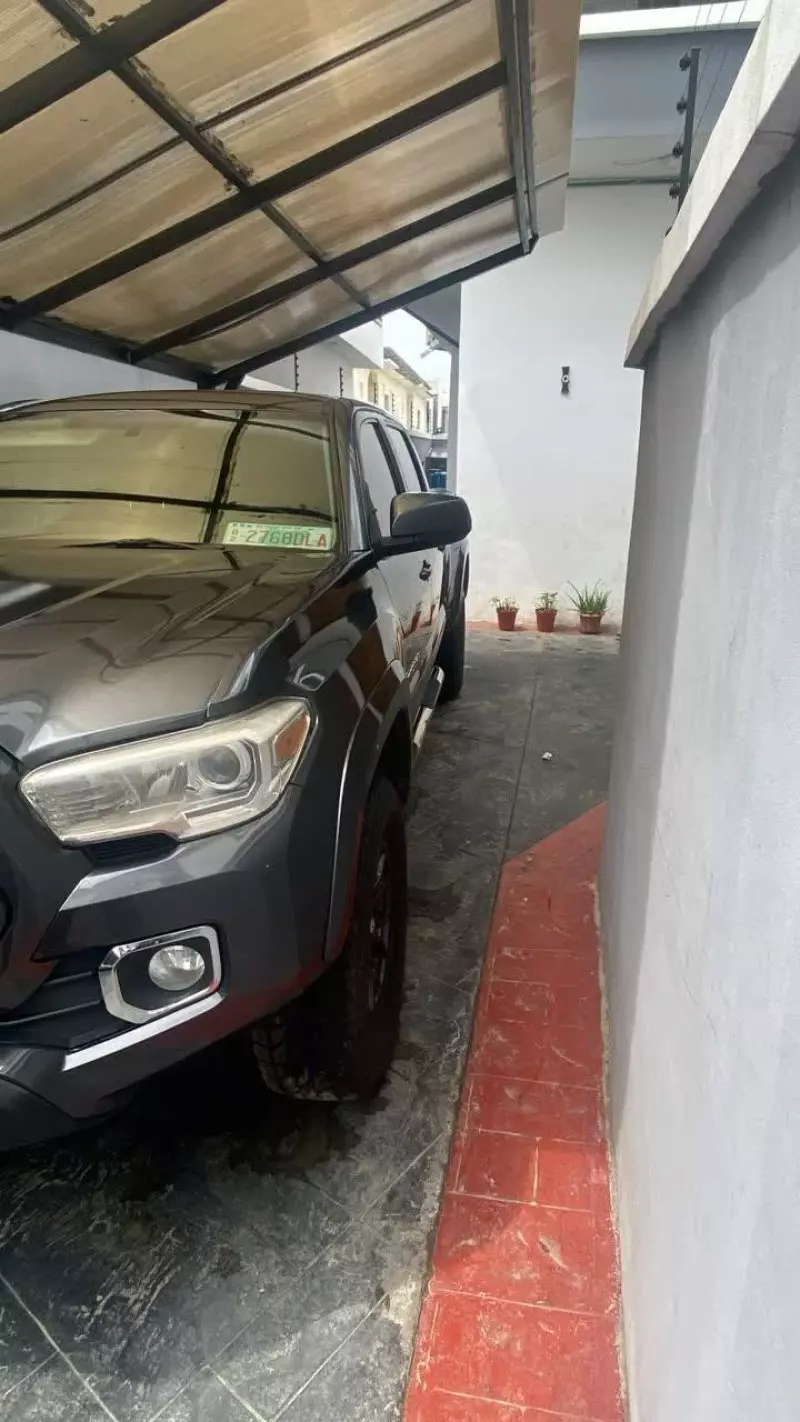 Toyota Tacoma   - 2017