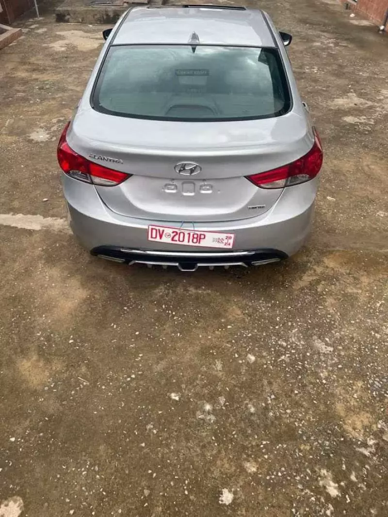 Hyundai Elantra   - 2013