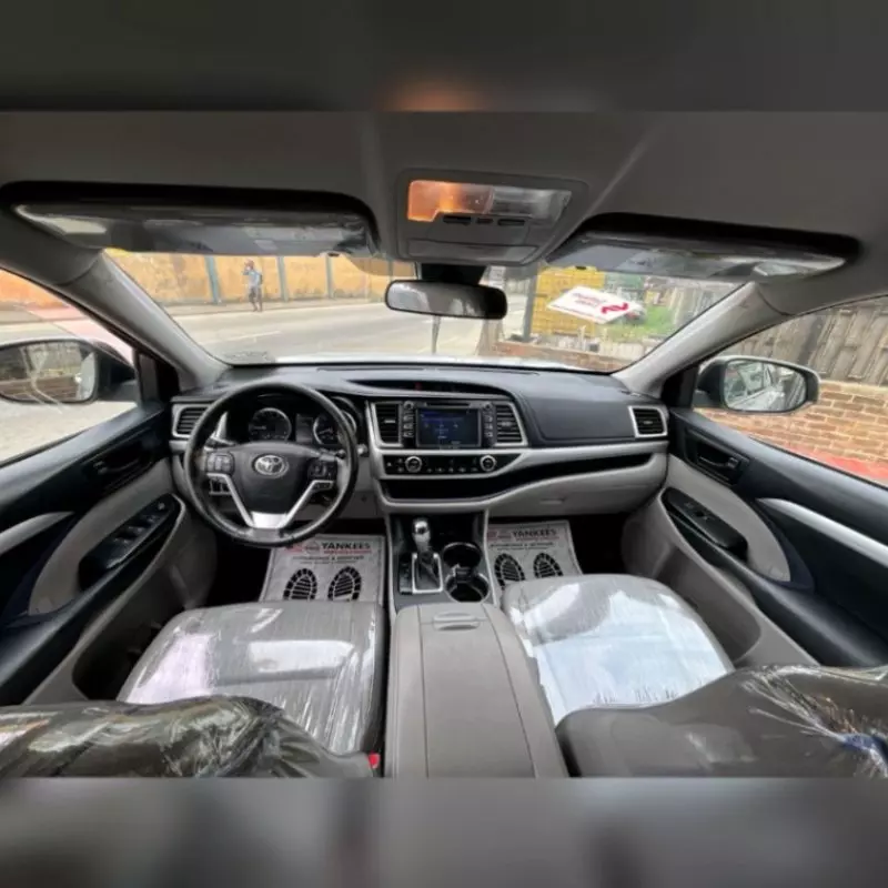 Toyota Highlander   - 2017