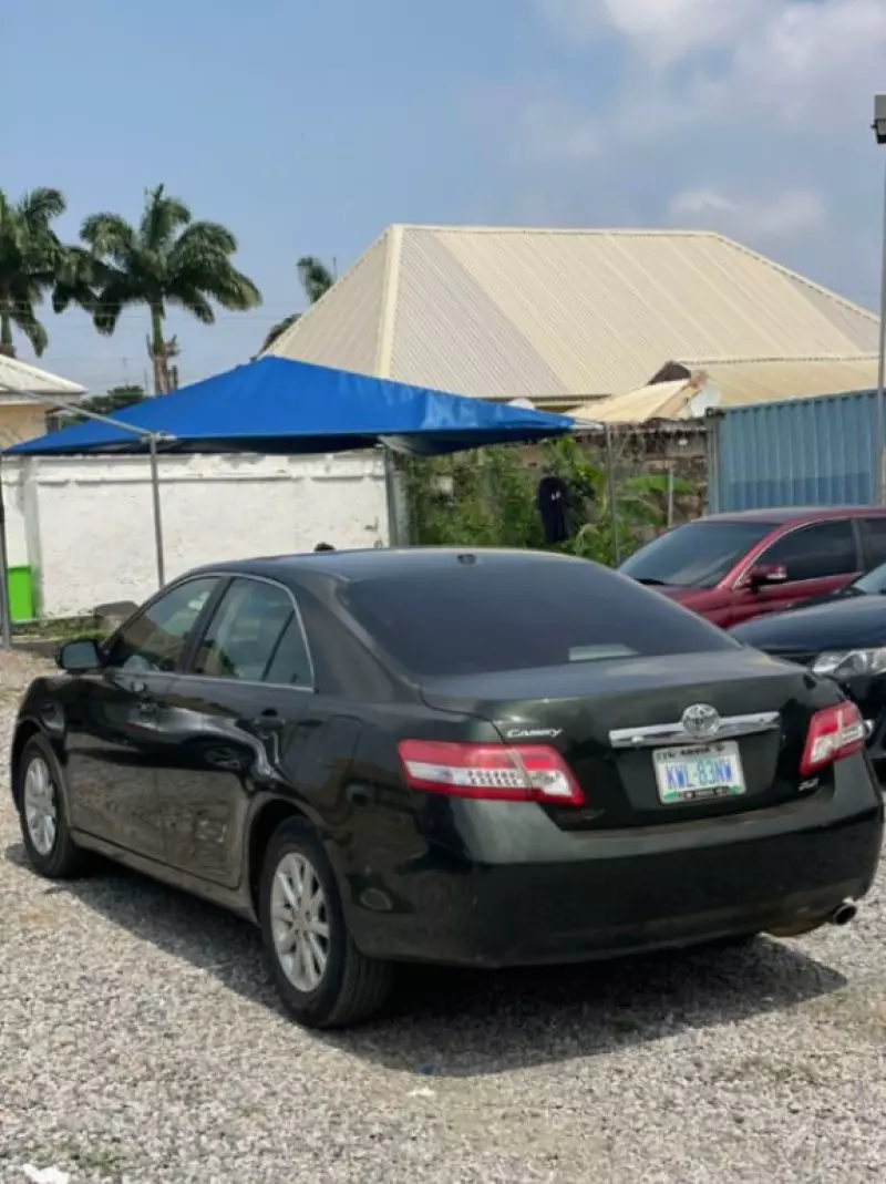 Toyota Camry   - 2011