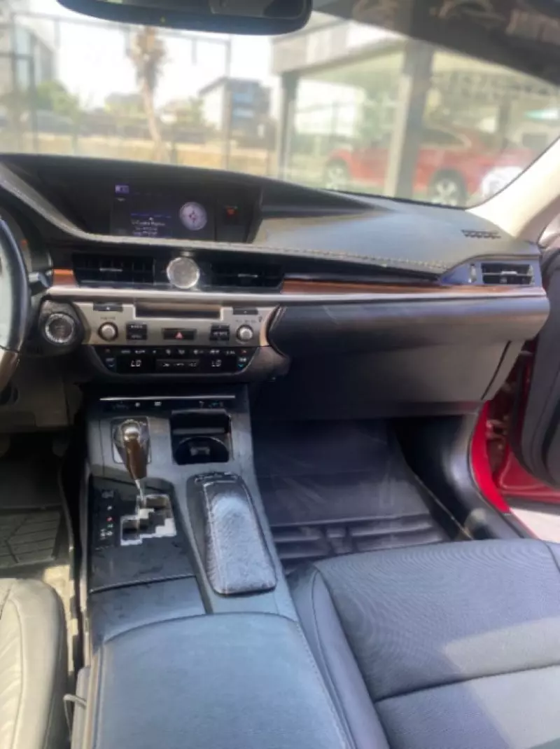 Lexus ES   - 2010
