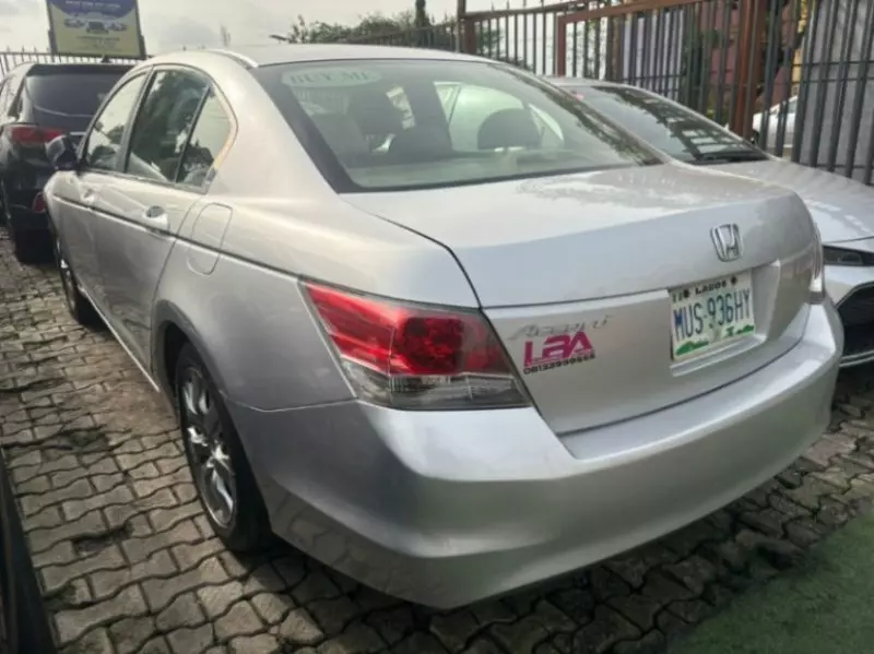 Honda Accord   - 2009