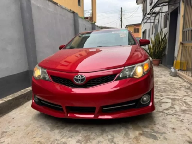 Toyota Camry   - 2014