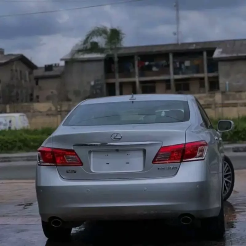 Lexus ES 350   - 2010