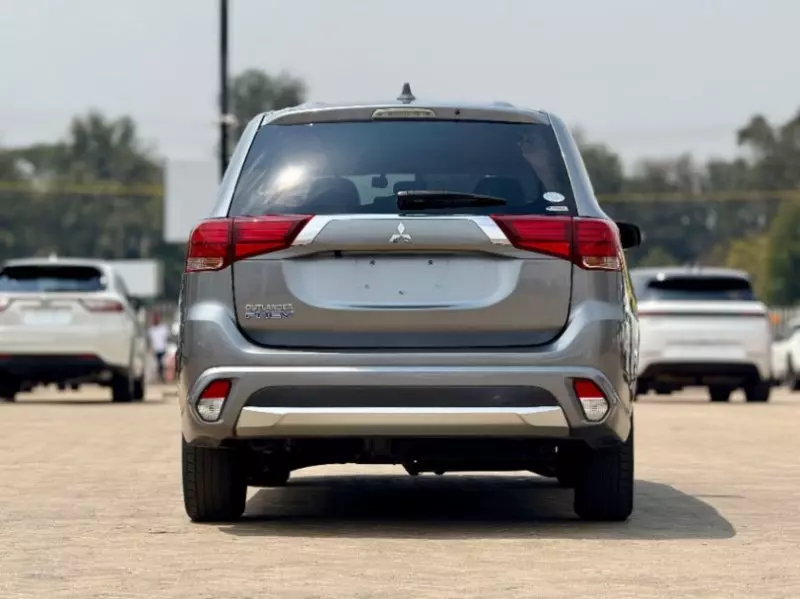 Mitsubishi OUTLANDER   - 2018