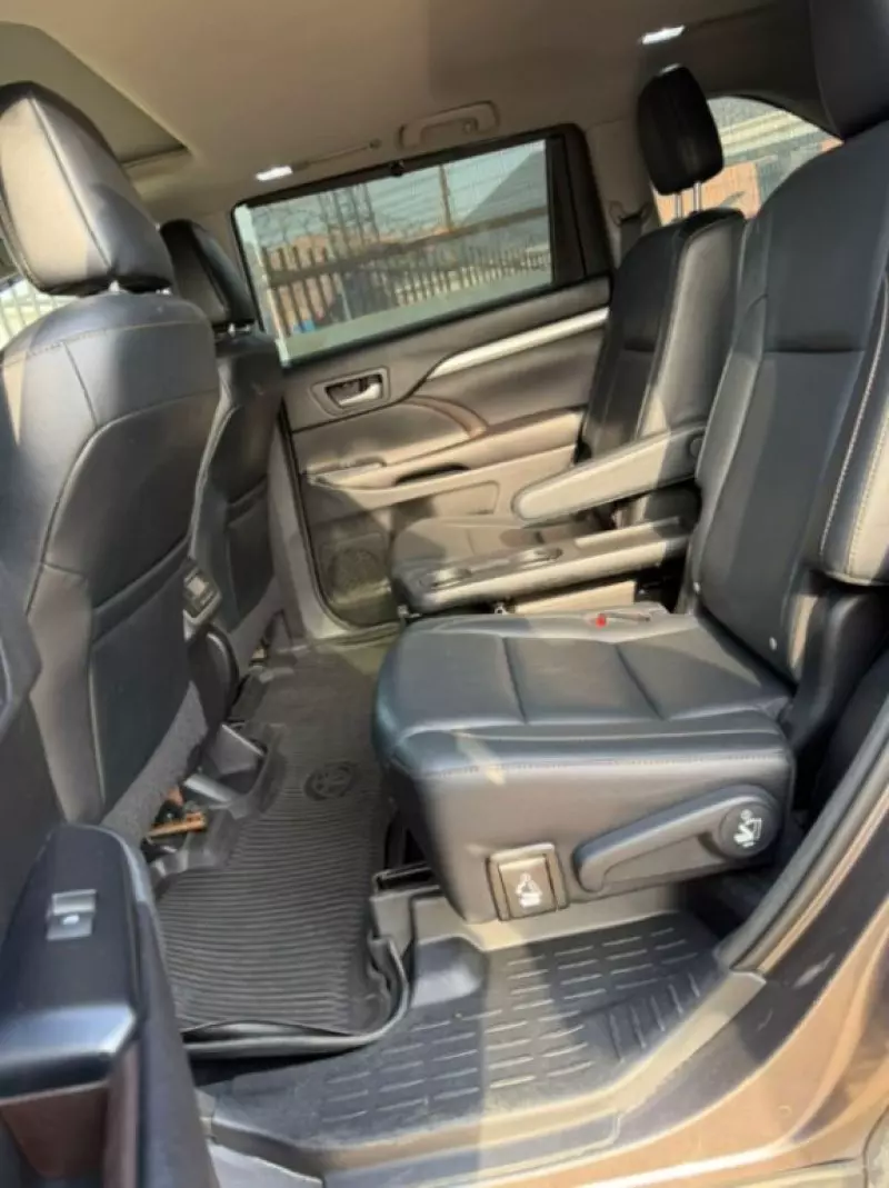 Toyota Highlander   - 2016