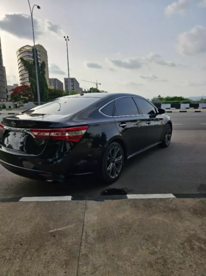 Toyota Avalon   - 2013