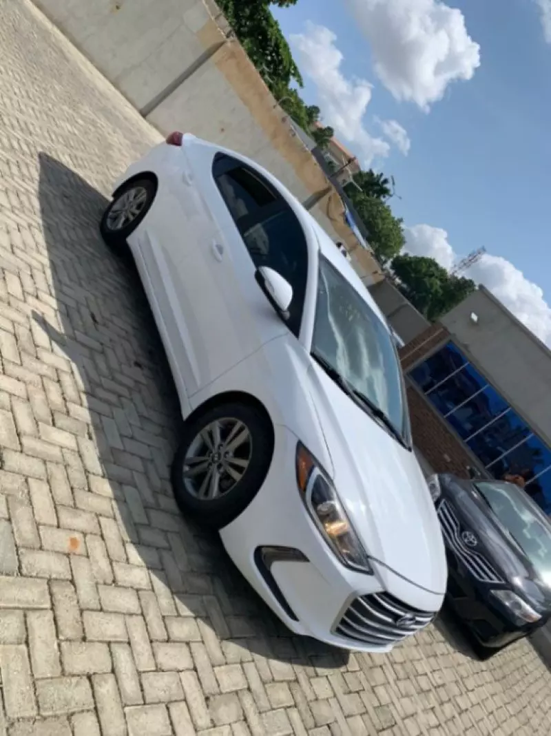 Hyundai Elantra   - 2018