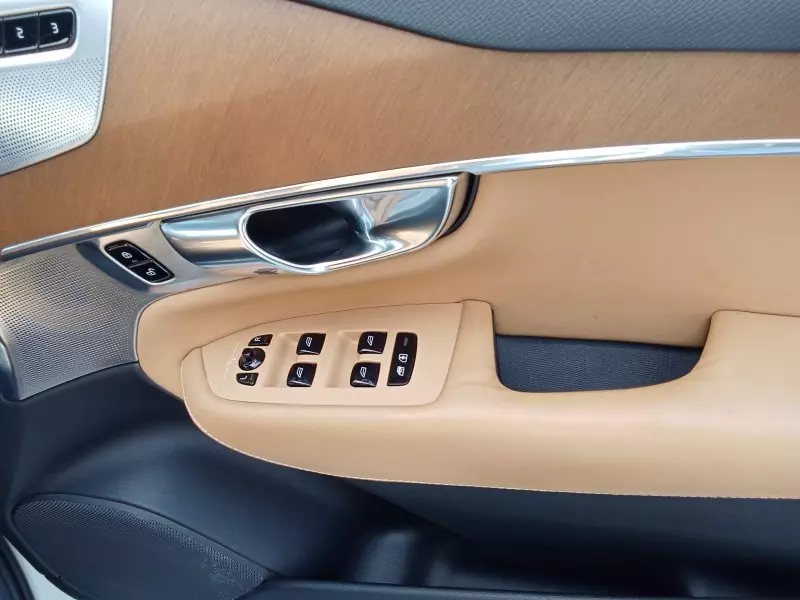 Volvo XC90   - 2018