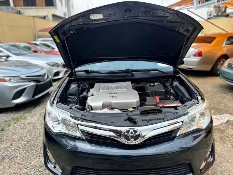 Toyota Camry   - 2012