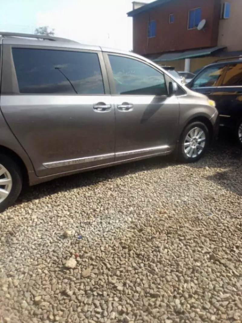 Toyota Sienna   - 2012