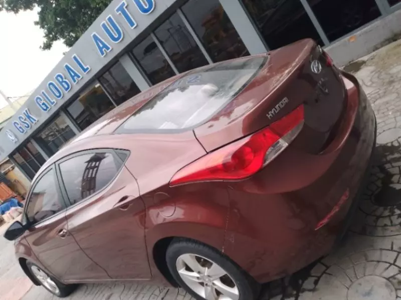 Hyundai Elantra   - 2013