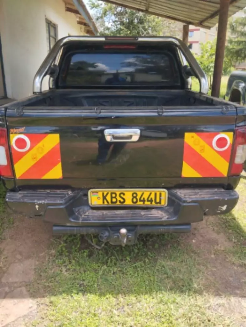 Isuzu PICK UP   - 2005