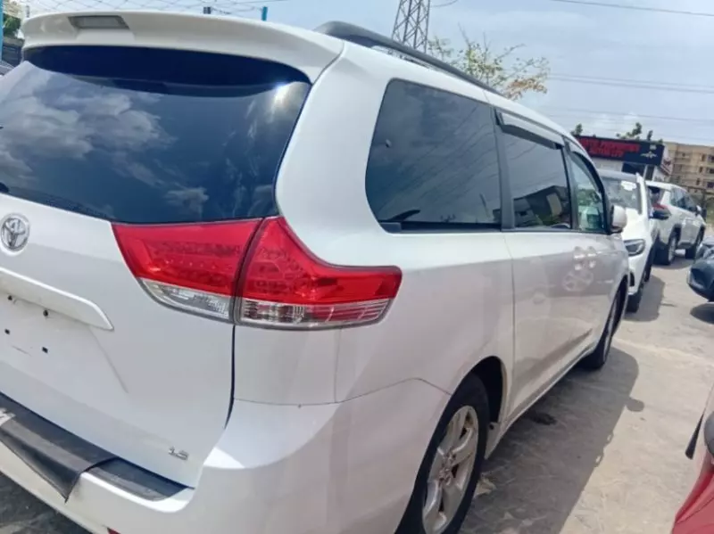 Toyota Sienna   - 2013
