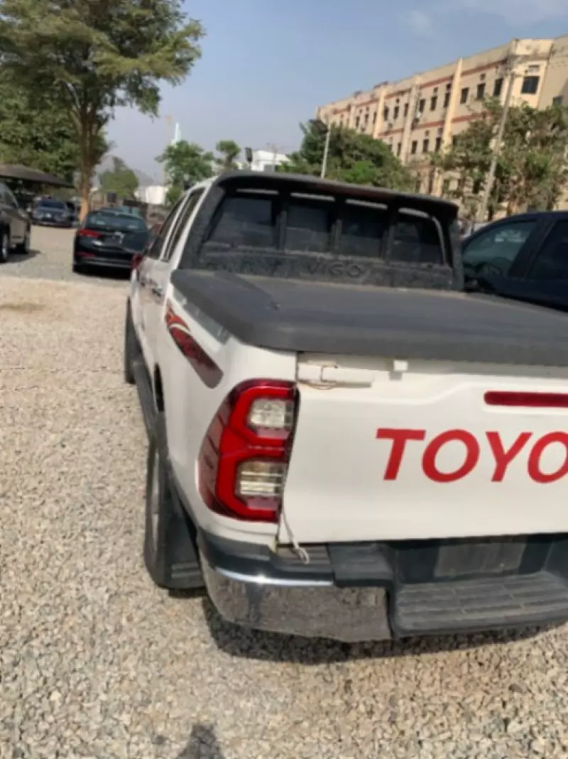 Toyota Hilux   - 2010