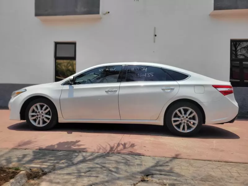 Toyota Avalon   - 2014