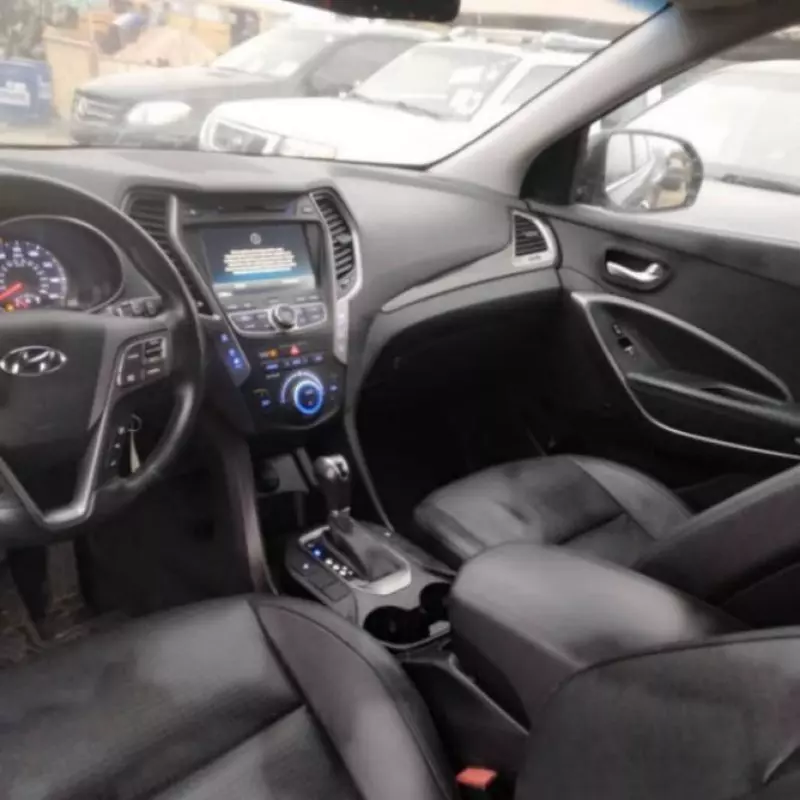 Hyundai Santa Fe   - 2013