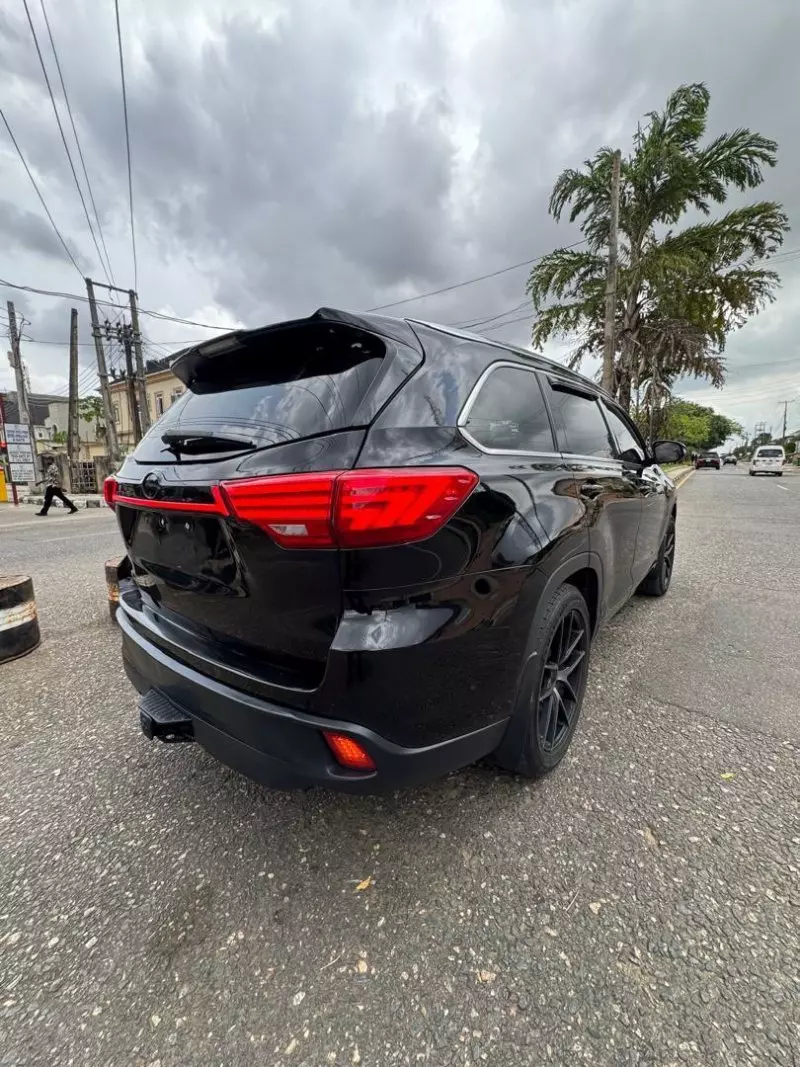 Toyota Highlander   - 2015
