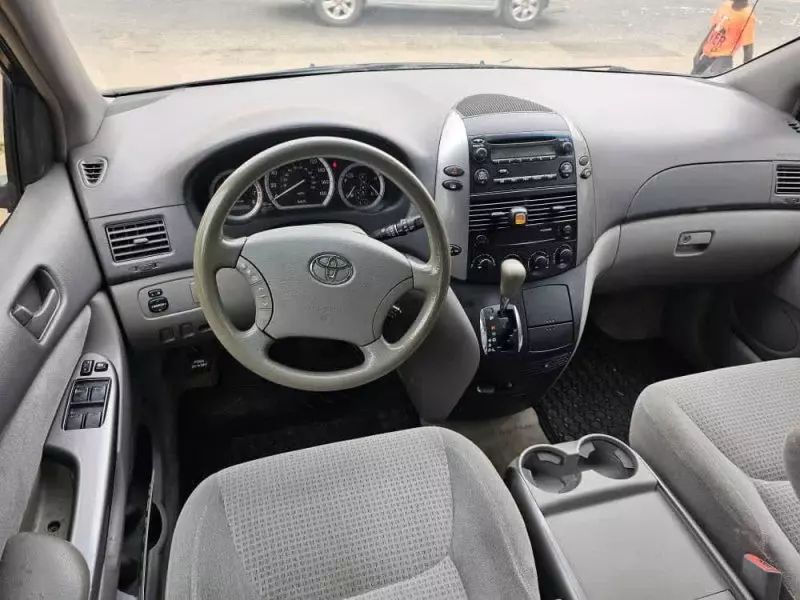 Toyota Sienna   - 2006