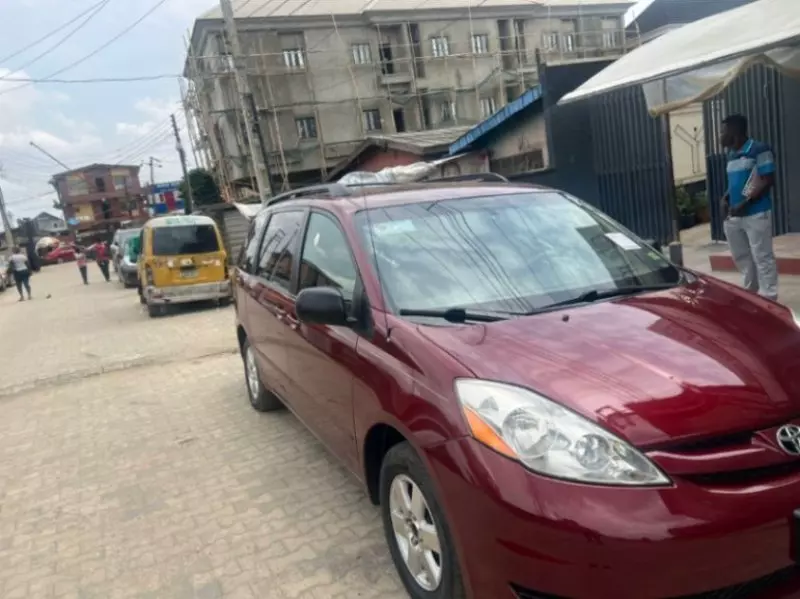 Toyota Sienna   - 2007