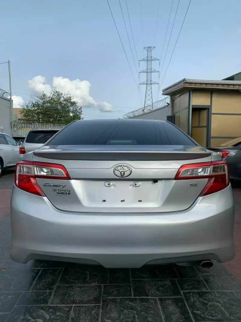 Toyota Camry   - 2013