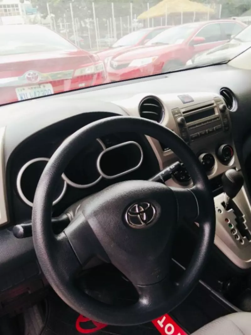 Toyota Matrix   - 2010