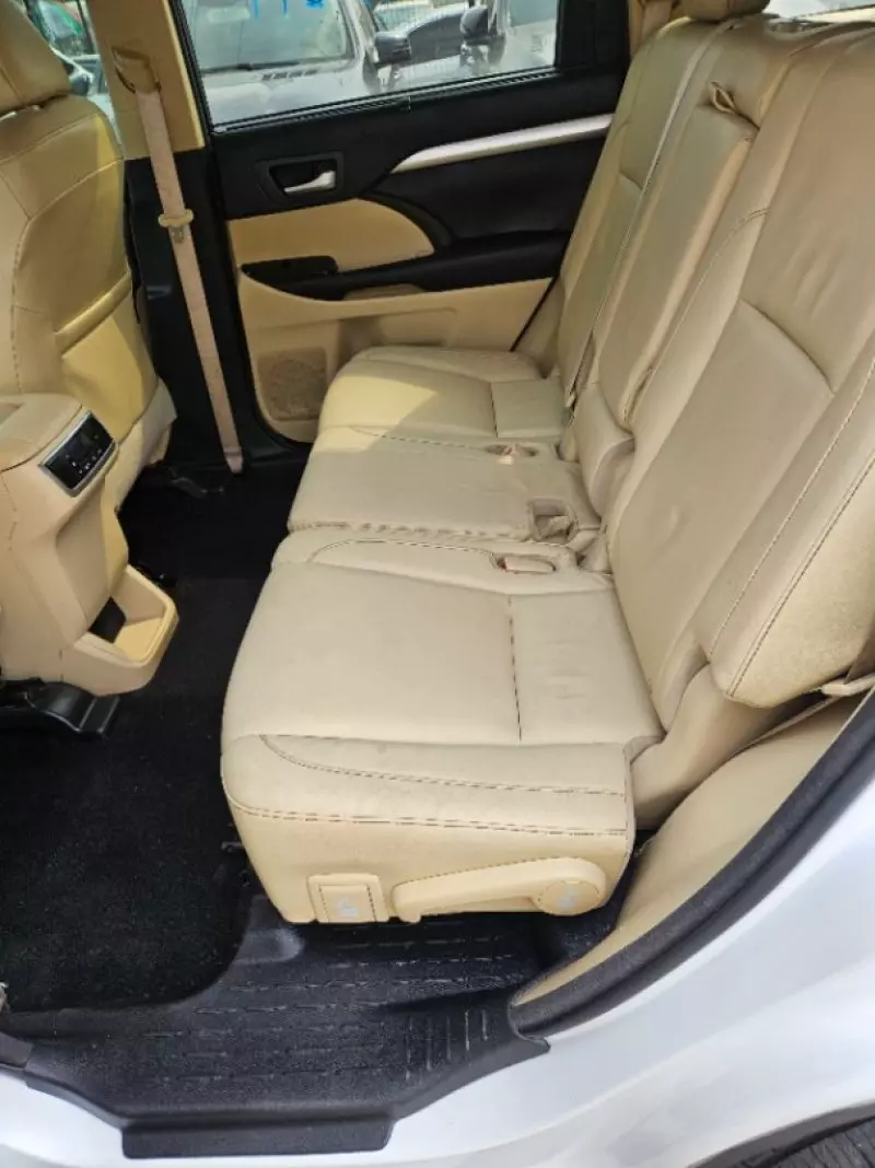 Toyota Highlander   - 2016