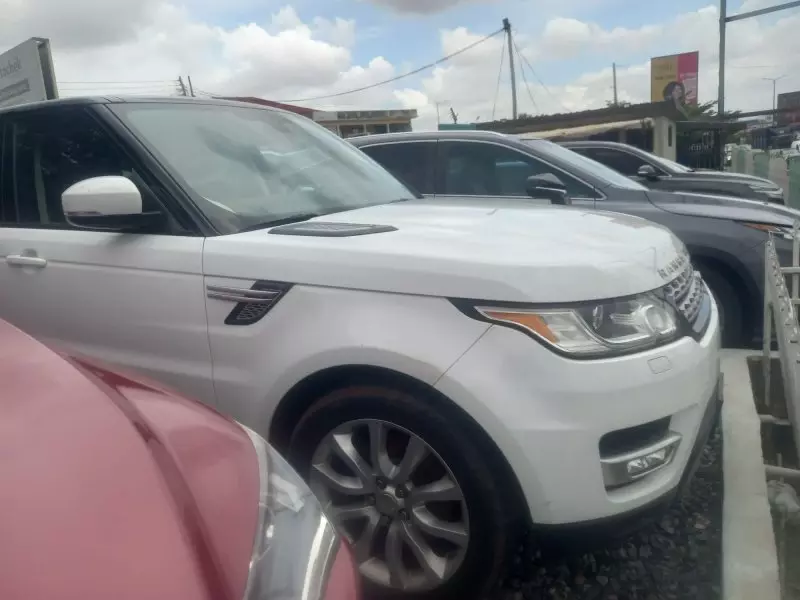 Land Rover Range Rover Sport   - 2015