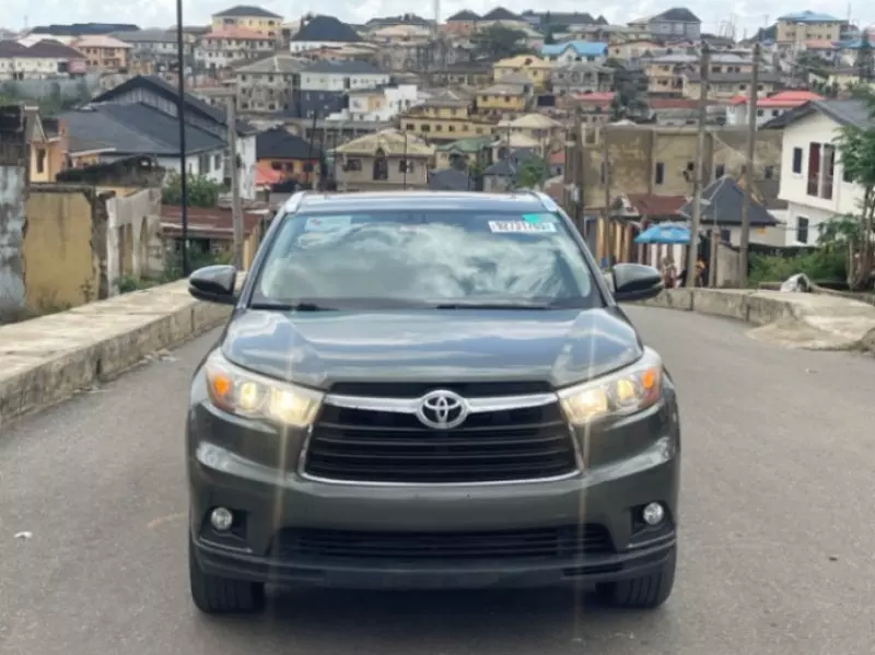Toyota Highlander   - 2015